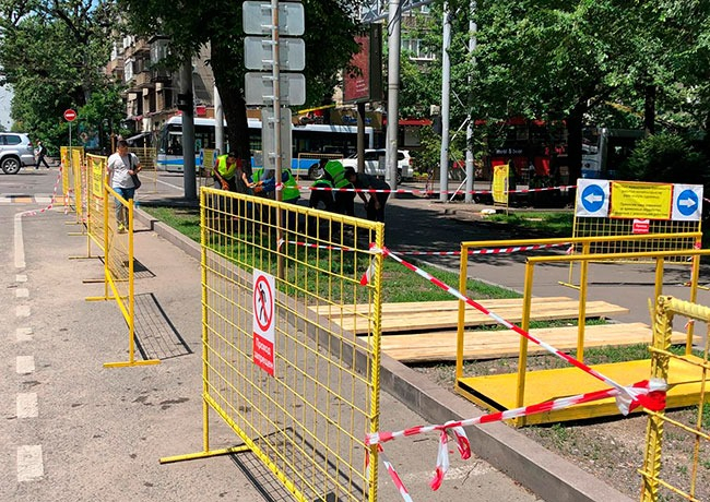 В Алматы частично перекрыли улицу Жибек Жолы и проспект Достык