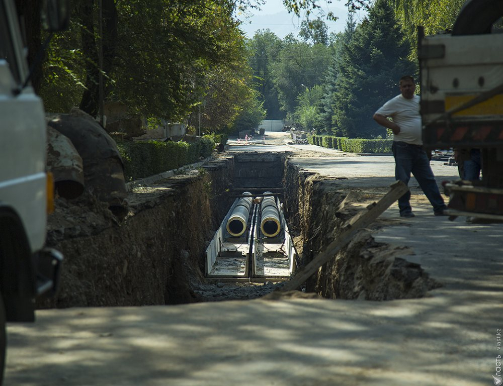 Часть потребителей в двух районах Алматы временно отключат от горячей воды