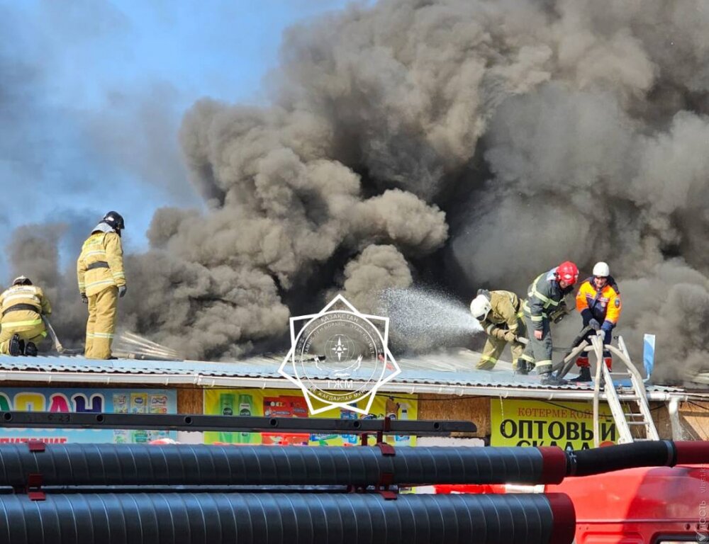 В Таразе произошел пожар на рынке «Омар ата»