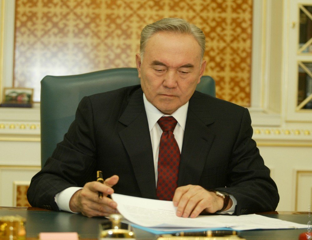 Назарбаев подписал закон о лишении гражданства