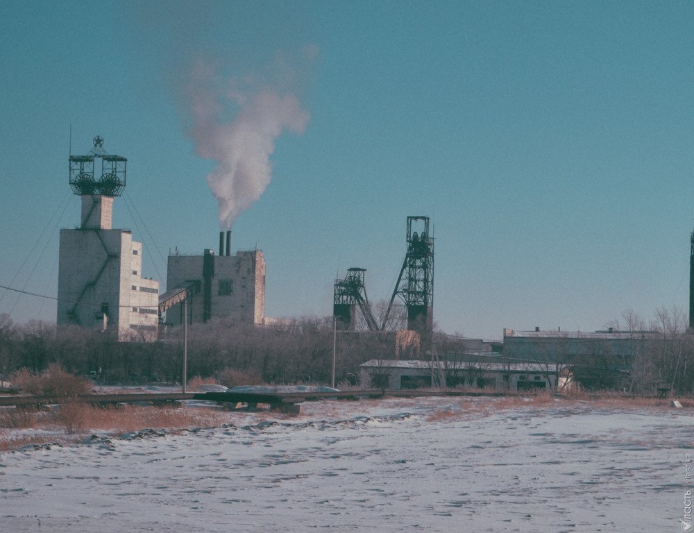 Шесть человек погибло в результате выброса угля и газа на шахте в Карагандинской области 