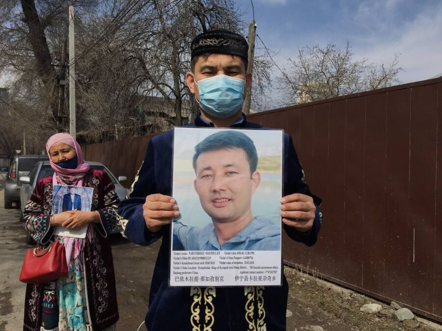 Задержаны десять участников акции у консульства Китая в Алматы, продолжающейся 93 дня  