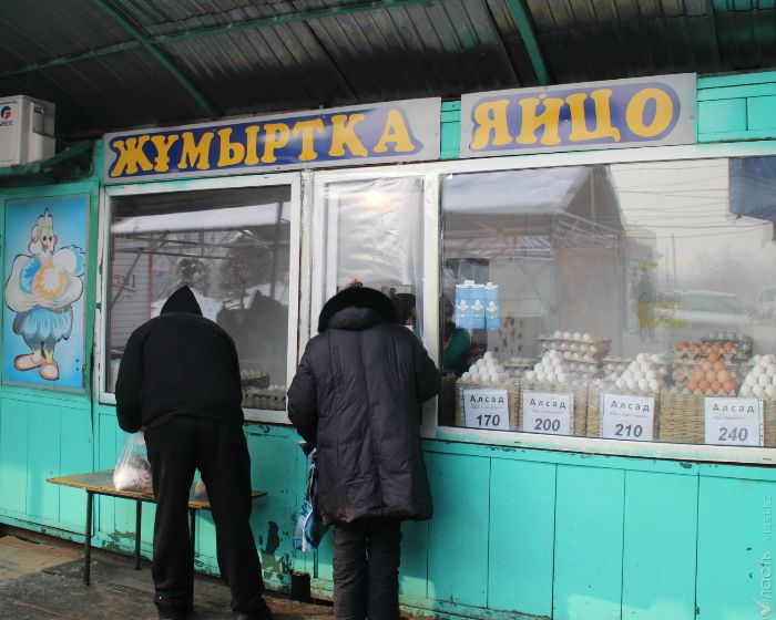 Обзор: Второй день после девальвации в Алматы  - жизнь продолжается