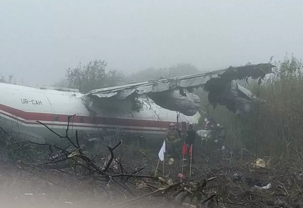 При аварийной посадке Ан-12 на Украине погибли 5 человек