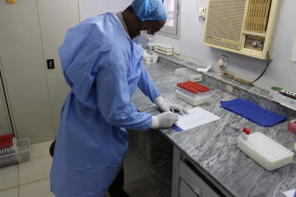 ВОЗ заявила о биологической угрозе в Судане после захвата биолаборатории одной из воюющих сторон