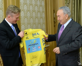 Назарбаев встретился с генеральным менеджером велокоманды «Астана» Винокуровым
