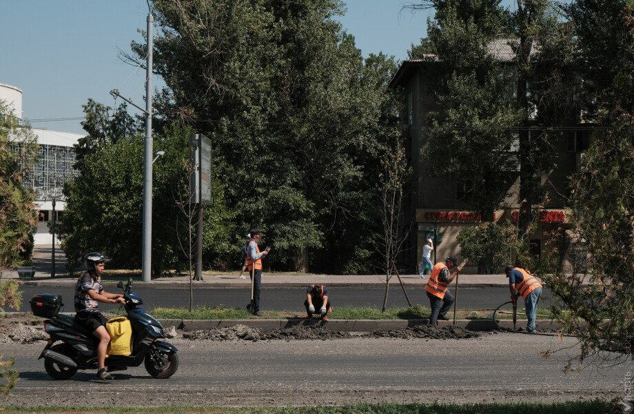 В Алматы с поставщиков асфальта взыскали более 750 млн тенге за некачественные дороги