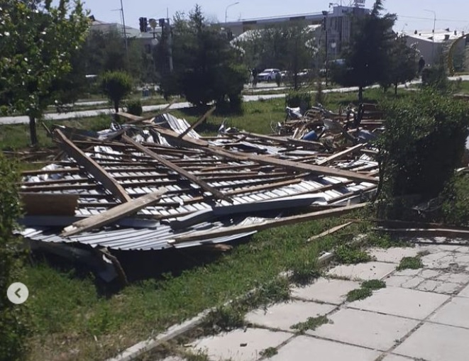 Более 2 тыс. абонентов в Туркестанской области остаются без электричества из-за сильного ветра