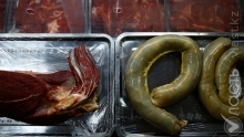 Мырзахметов призывает не беспокоиться о качестве мяса, разрешения на ввоз которого давались предположительно за взятки 
