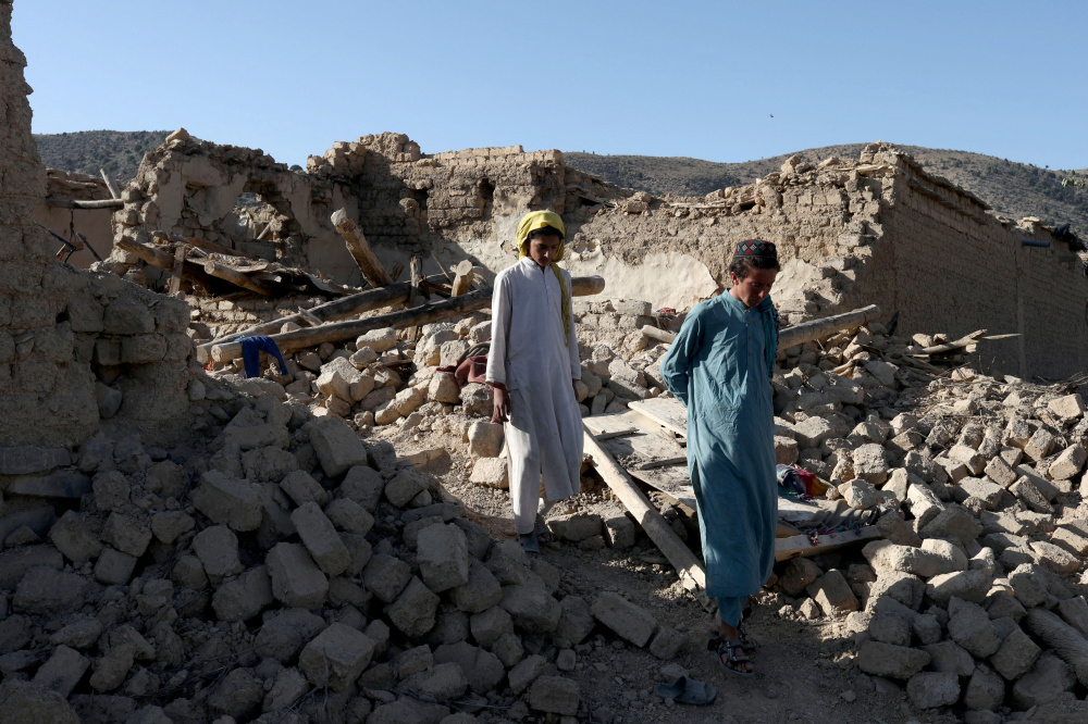 Не менее 2 тысяч человек погибли в результате землетрясения на западе Афганистана 