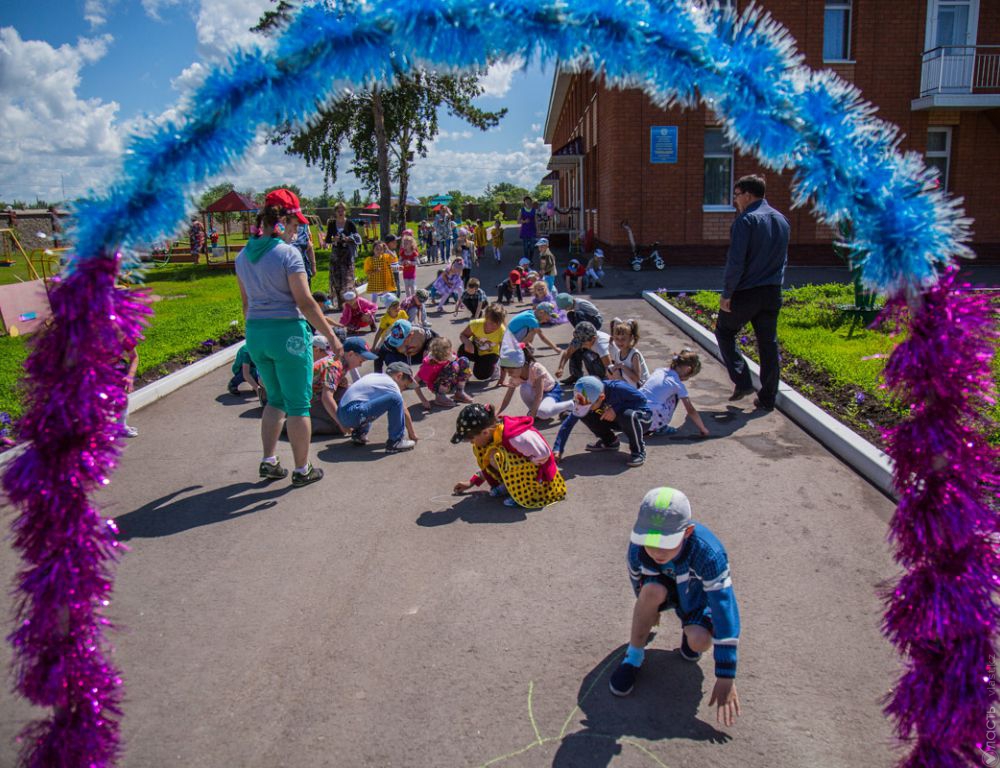 Депутаты фракции «Акжол» предлагают сделать очередь в детские сады электронной