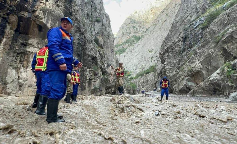 
Найдены тела еще двух детей из Казахстана, погибших в результате схода селя на юге Кыргызстана 