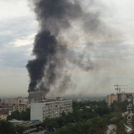 В Алматы в центре города взорвался бензовоз 