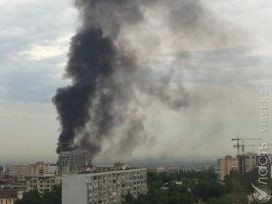 В Алматы в центре города взорвался бензовоз 