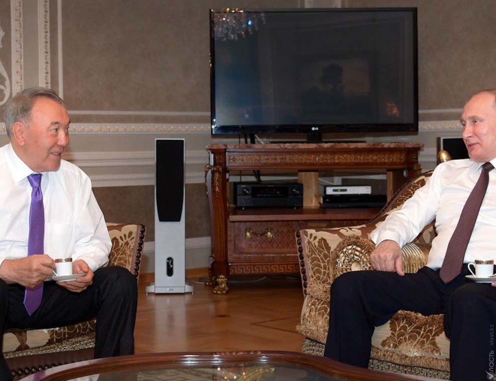 ​Назарбаев и Путин обсудили вопросы международной политики