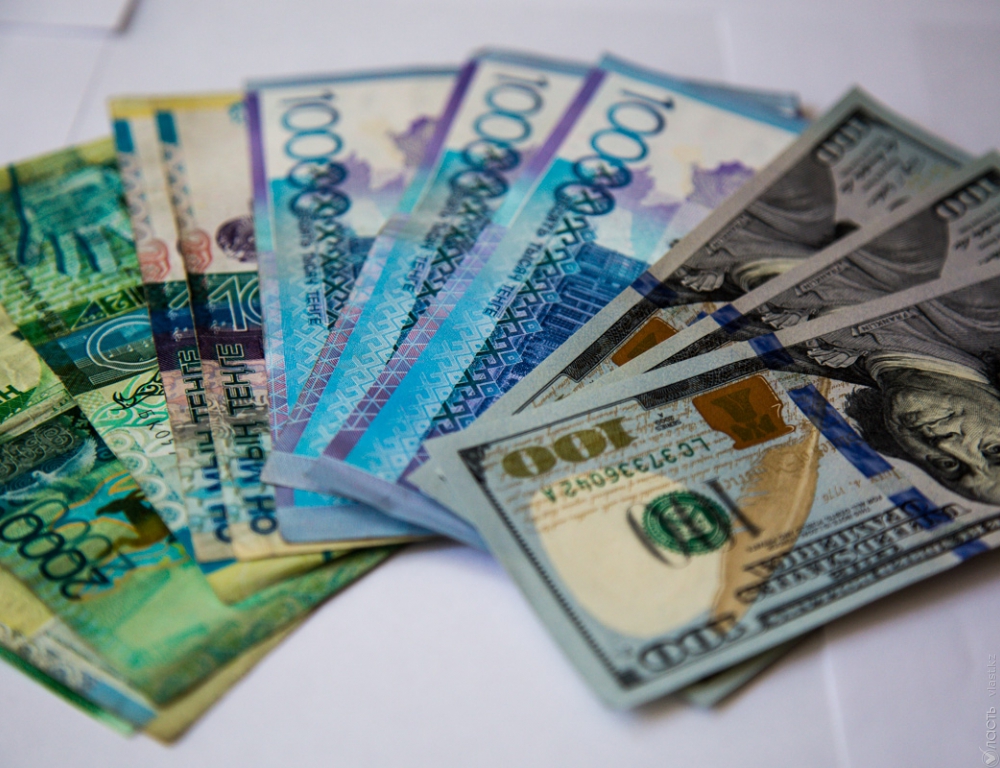 Доля депозитов в инвалюте в Казахстане выросла до 65,9%