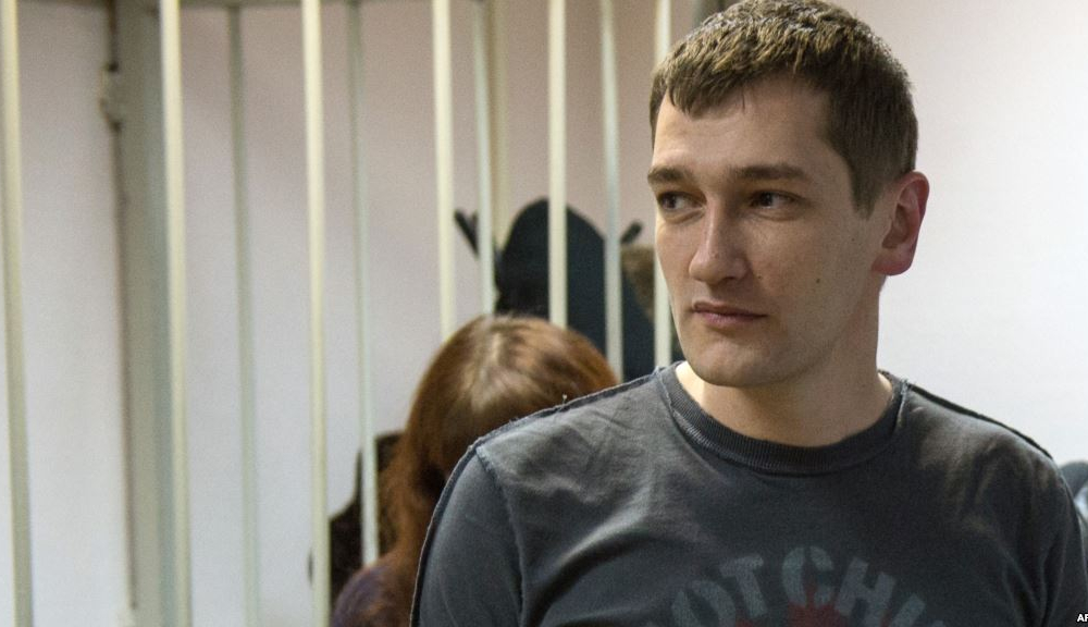 ​Брат Алексея Навального вышел на свободу после 3,5 лет колонии