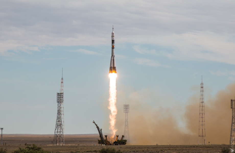 Назарбаев оценил работу Аимбетова в космосе