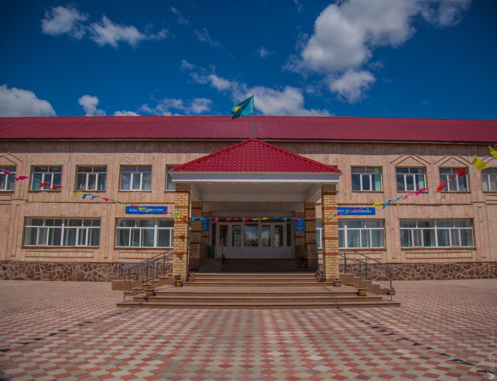 Выпускные балы в казахстанских школах намечены на 15 июня