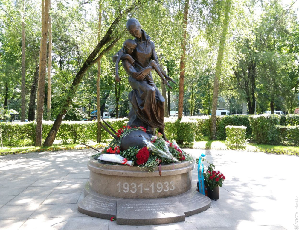 Назарбаев призывает помнить об уроках истории 