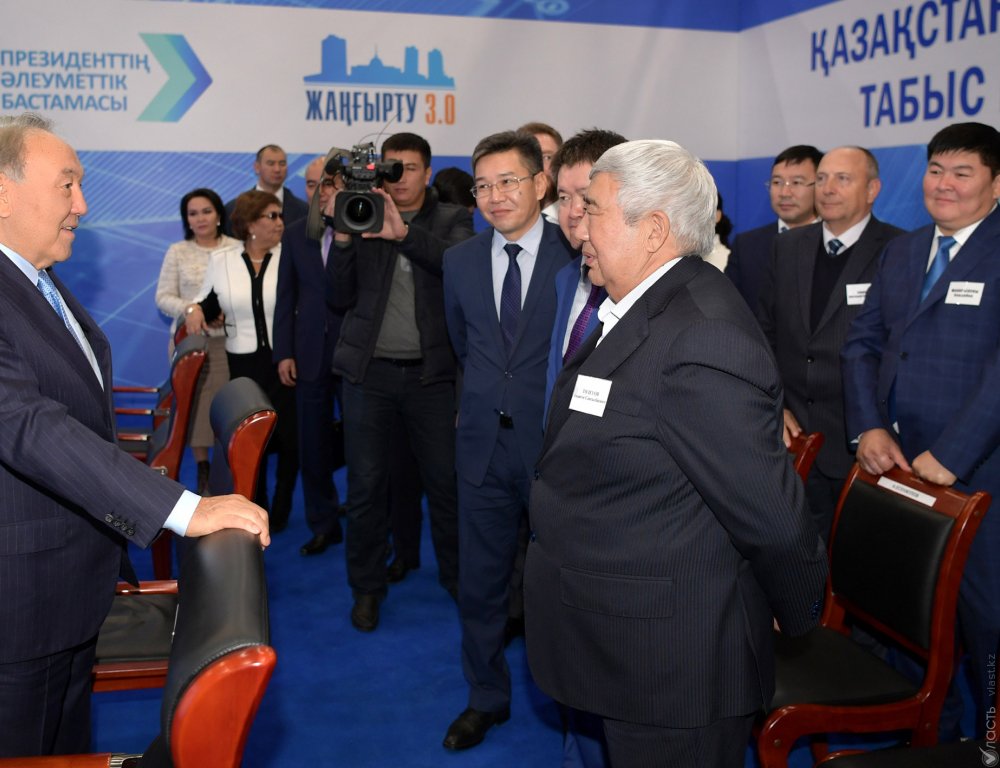 Назарбаев поручил повысить среднюю зарплату в Актюбинской области