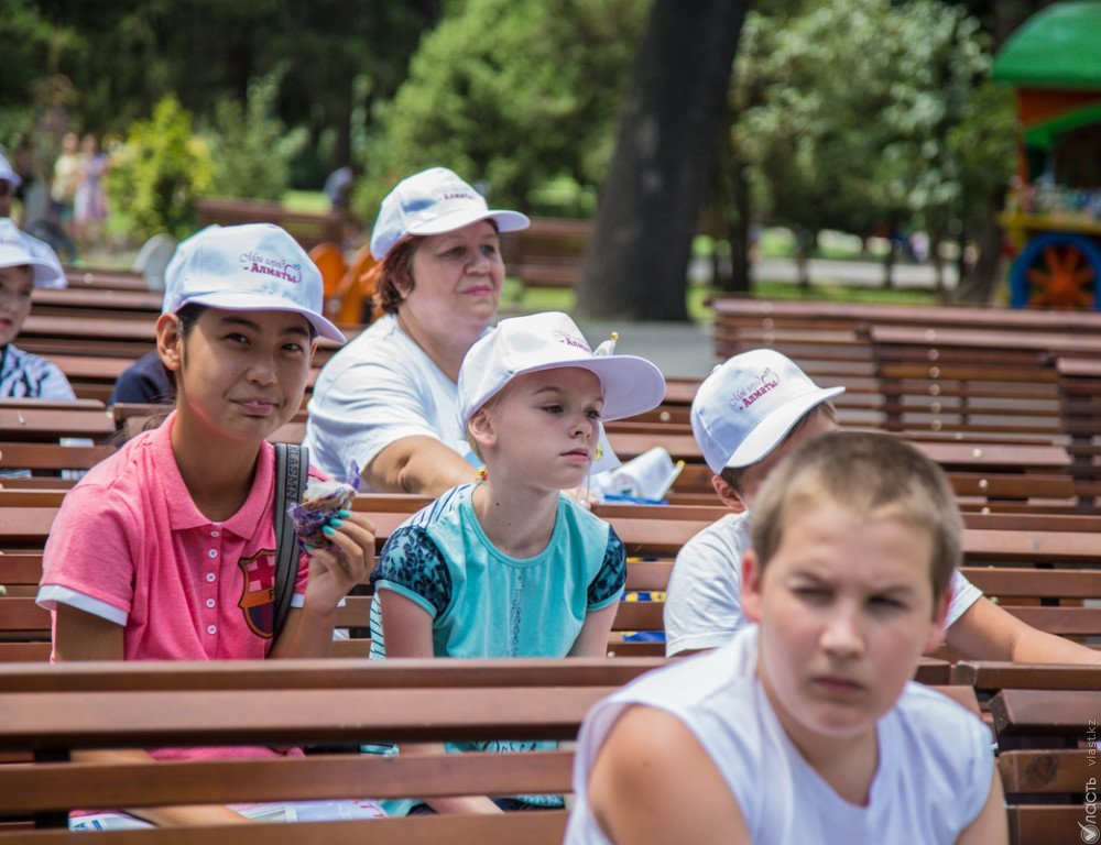 В Казахстане необходимо менять подходы к воспитанию детей, считают депутаты