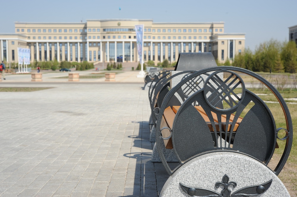 Казахстан осуждает серию терактов в Париже