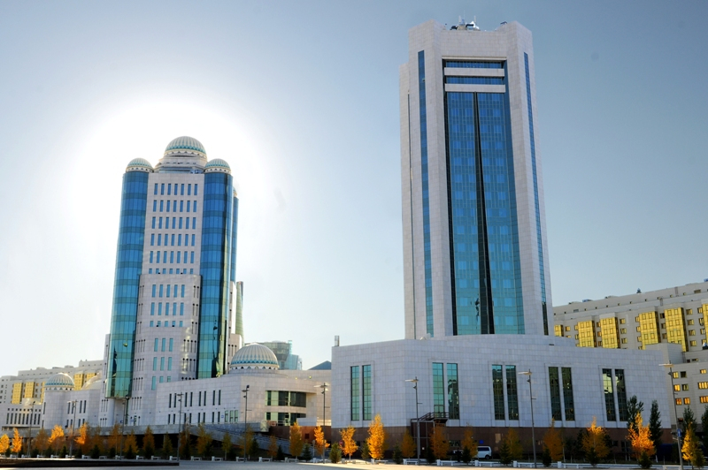 Парламент Казахстана начал работу