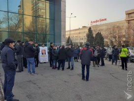 В регионах задерживают активистов, направляющихся на похороны Дулата Агадила