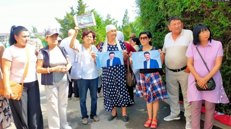 Сторонники Думана Мухаметкарима потребовали перевести его из Талдыкоргана в Алматы