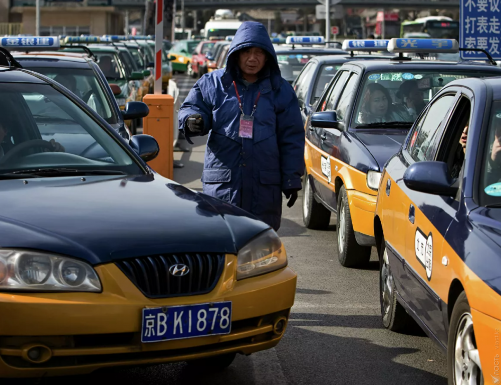 В Пекине запретили выезжать из города на такси