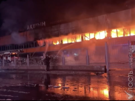 В Семее горит крупный вещевой рынок «Акшын»