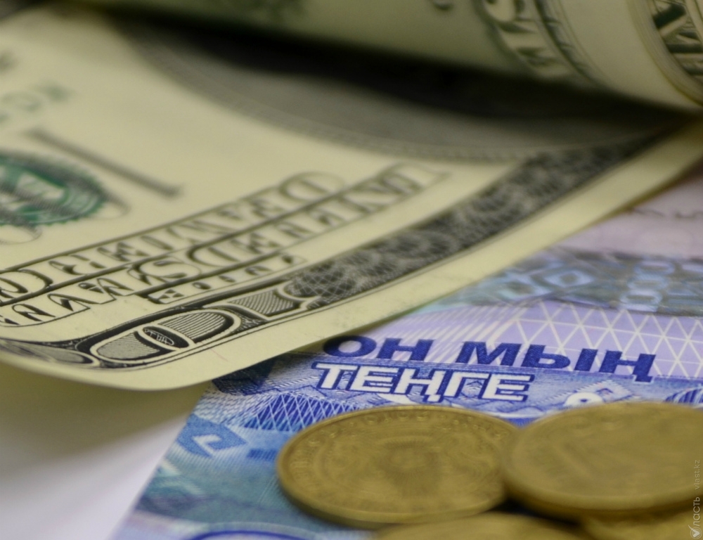 Глава Нацбанка рекомендует казахстанцам держать сбережения в национальной и иностранной валютах