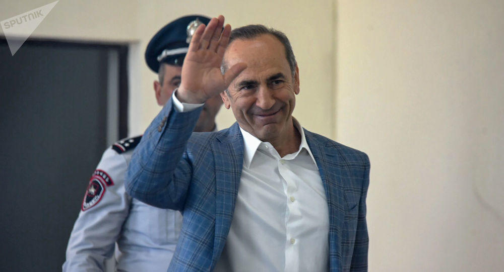 Суд оставил под арестом бывшего президента Армении 
