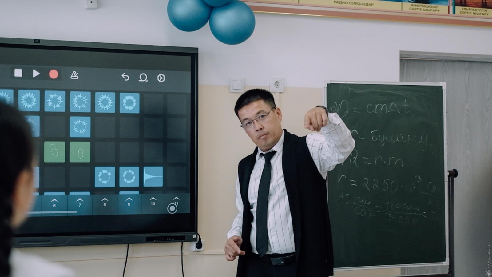 «Балаға тілді қинап үйретуге болмайды»