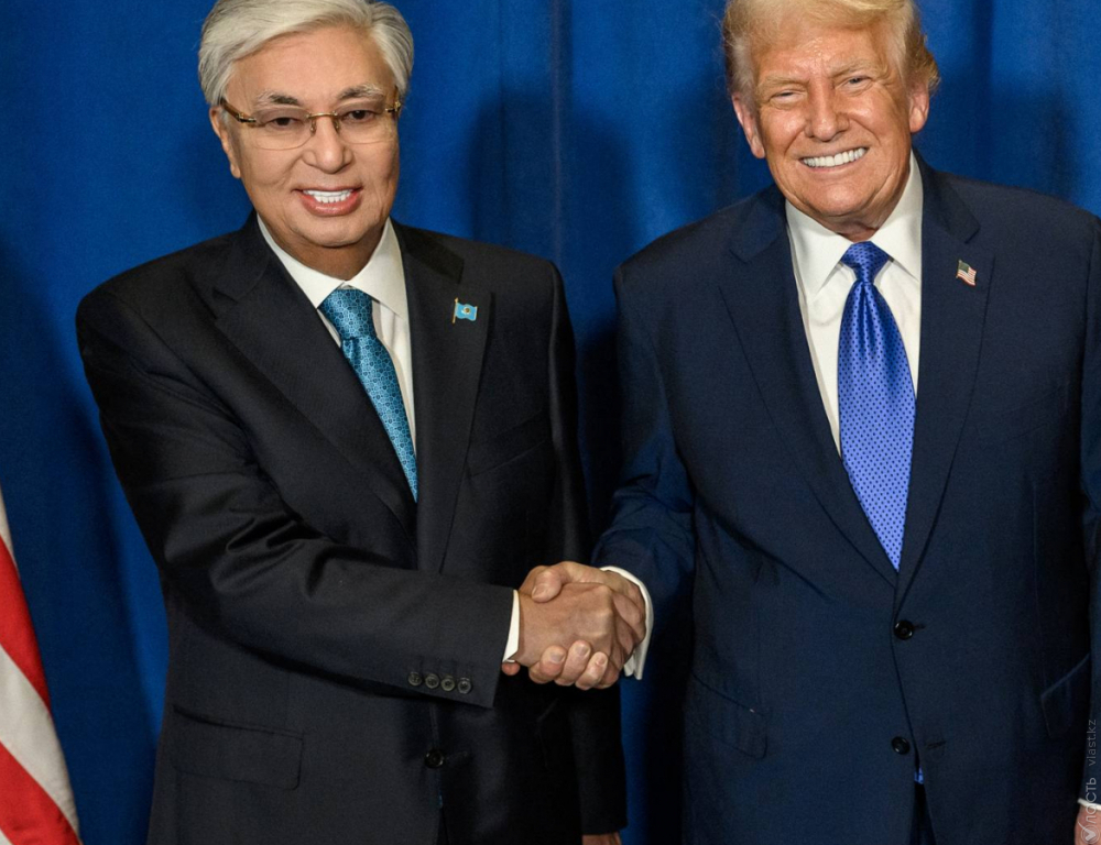 Жалаңаш адамдардың жасырын камерасы қолдан жасалған видео