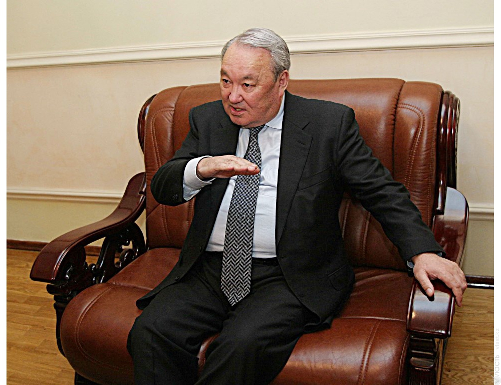 Нурсултан Назарбаев выразил соболезнования семье Максута Нарикбаева