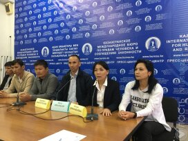 Суд назначил адмаресты троим активистам Демпартии
