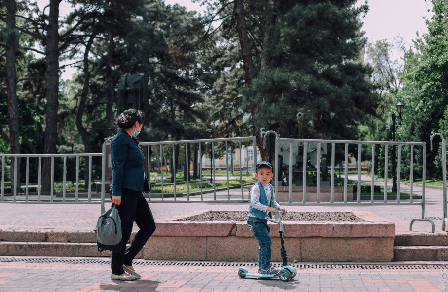 Минздрав Казахстана разрешил детям до 5 лет не носить маски