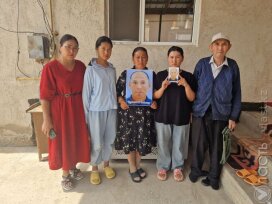 На участников акции с требованием вернуть в Казахстан Алимнура Турганбая завели уголовное дело