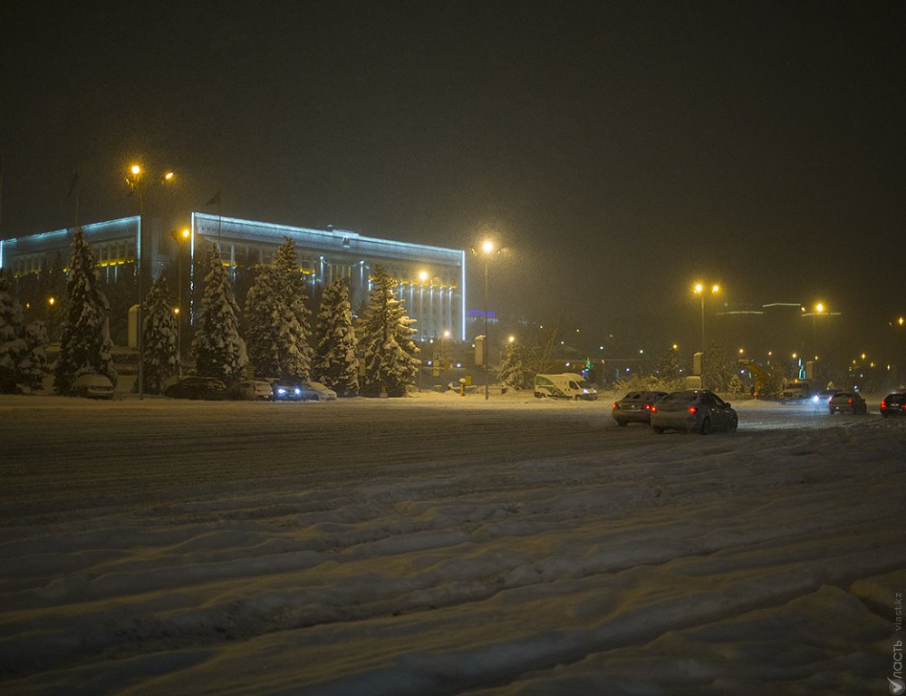 Снегопады и сильный ветер ожидаются в Казахстане