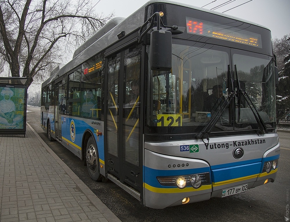 В коммунальный парк Алматы поступили 10 автобусов на газе