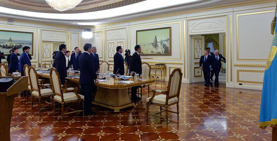 ​Назарбаев провел совещание по вопросам социально-экономического развития страны