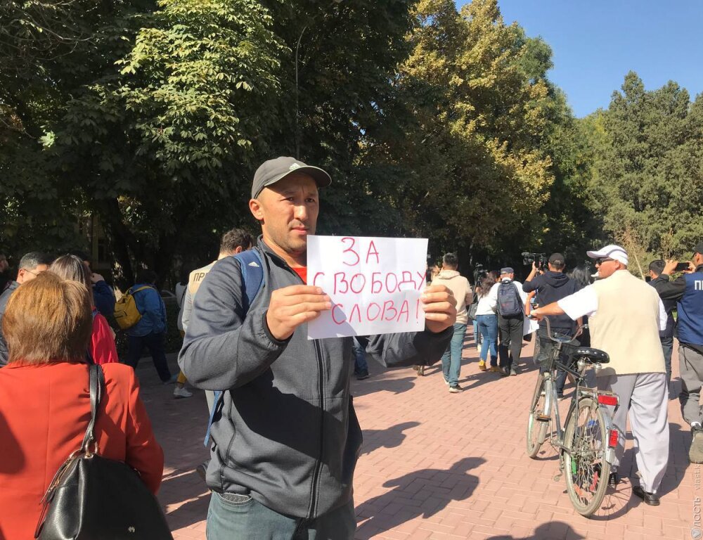 Правозащитные организации призывают власти Кыргызстана прекратить преследование независимых СМИ