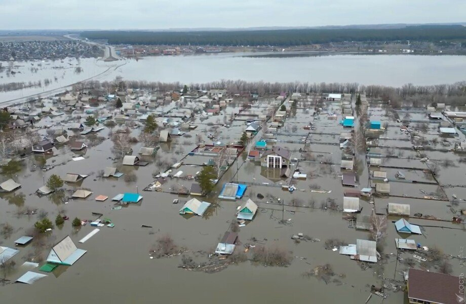 Более 250 млрд тенге направили казахстанский бизнес и фонды на помощь пострадавшим от паводков 