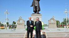 Памятник Абаю открыли в Ашхабаде
