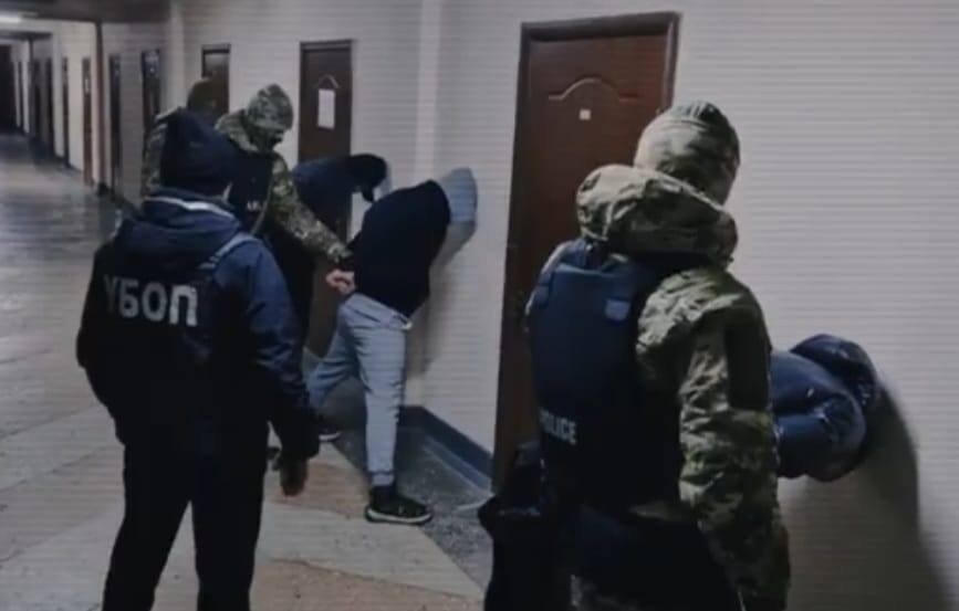 
В области Улытау задержаны участники молодежных группировок, подозреваемые в вымогательствах
