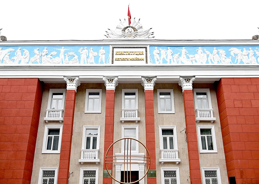 Конституционный суд Кыргызстана отменил право граждан на матчество