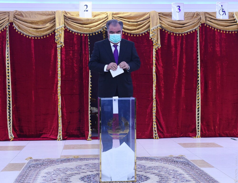 В Таджикистане проходят выборы президента