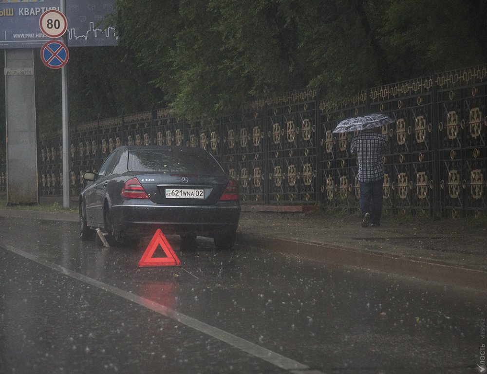 На выходных в Казахстане ожидаются дожди с грозами 